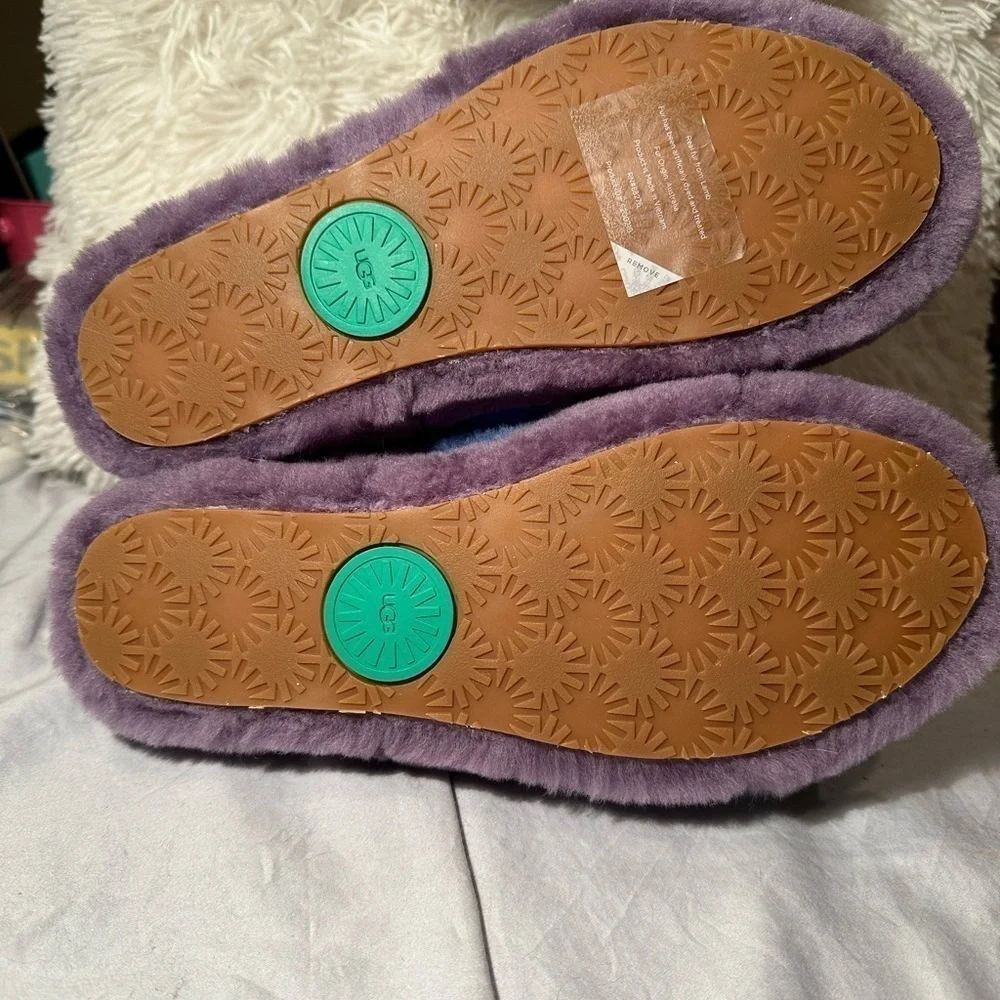 UGG, multicolored fur slides. NWOT. Women’s US size 9. Sandals/ sling backs. - Picture 4 of 7